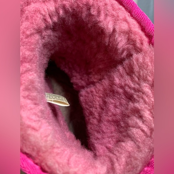 UGG Fuschia Girl’s Boots sz 4 - Picture 6 of 10